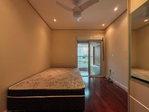 Image 16 - 894346
