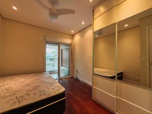 Image 19 - 894346