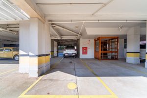 Image 21 - 894351
