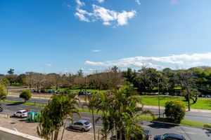 Image 1 - 894351