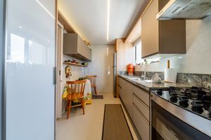 Image 9 - 894351