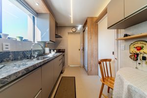 Image 10 - 894351