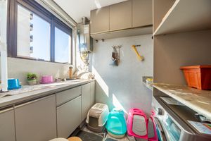 Image 11 - 894351
