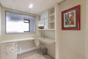 Image 16 - 894352