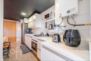 Image 8 - 894353