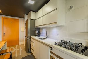 Image 4 - 894353