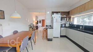 Image 9 - 894360