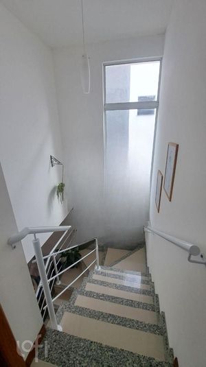 Image 21 - 894360