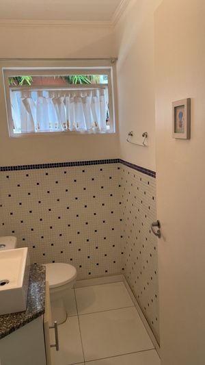 Image 15 - 894371
