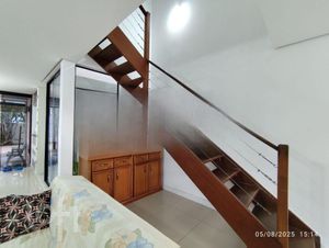 Image 17 - 894393