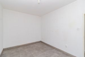 Image 3 - 894410