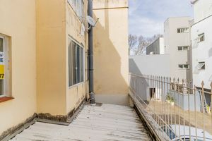 Image 8 - 894410