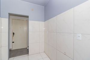 Image 16 - 894410