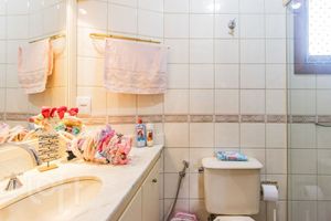 Image 11 - 894415
