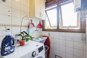 Image 19 - 894415