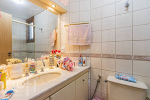 Image 12 - 894415
