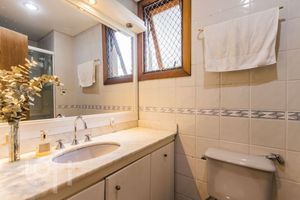 Image 8 - 894415