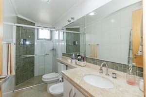 Image 12 - 894421