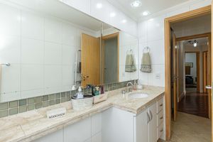 Image 11 - 894421