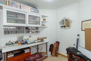 Image 21 - 894421
