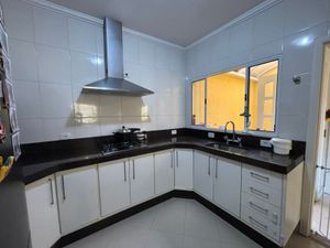 Image 4 - 894425