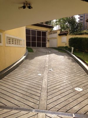 Image 24 - 894425