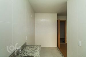 Image 7 - 894441