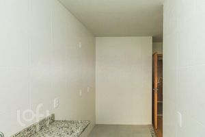 Image 6 - 894441