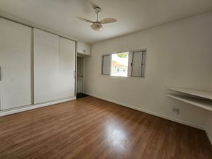 Image 9 - 894446