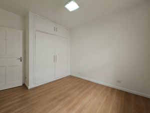 Image 11 - 894446
