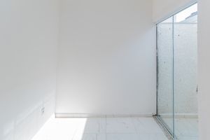 Image 4 - 894490