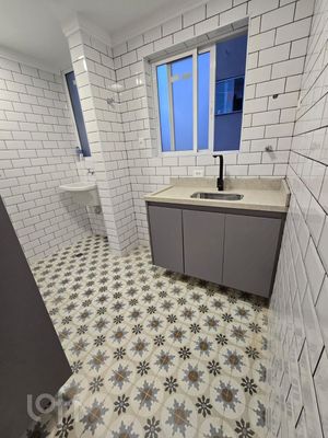 Image 4 - 894492