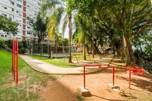 Image 8 - 894508