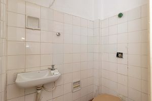 Image 30 - 894516