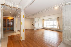 Image 5 - 894526