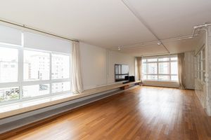 Image 1 - 894526