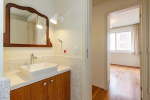 Image 19 - 894526