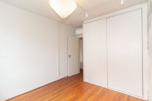 Image 22 - 894526