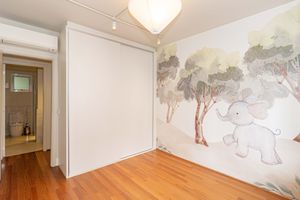 Image 21 - 894526