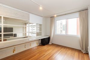 Image 30 - 894526