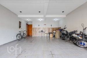 Image 1 - 894527