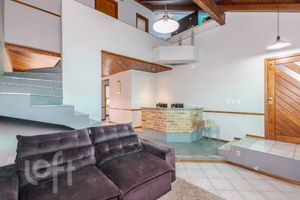 Image 6 - 894527