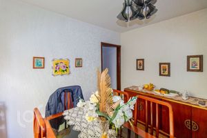 Image 9 - 894528