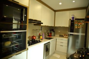 Image 8 - 894540