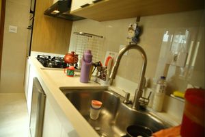 Image 9 - 894540