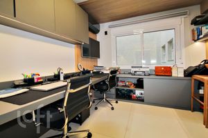 Image 11 - 894550