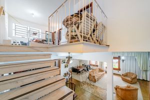 Image 9 - 894564