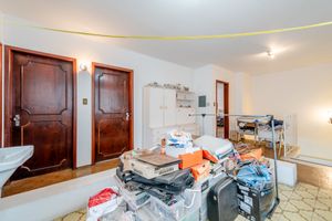 Image 19 - 894564