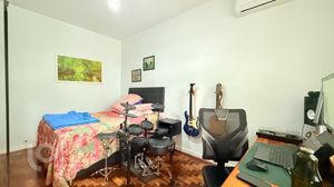 Image 12 - 894565