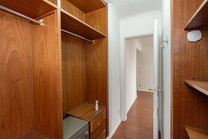 Image 18 - 894572